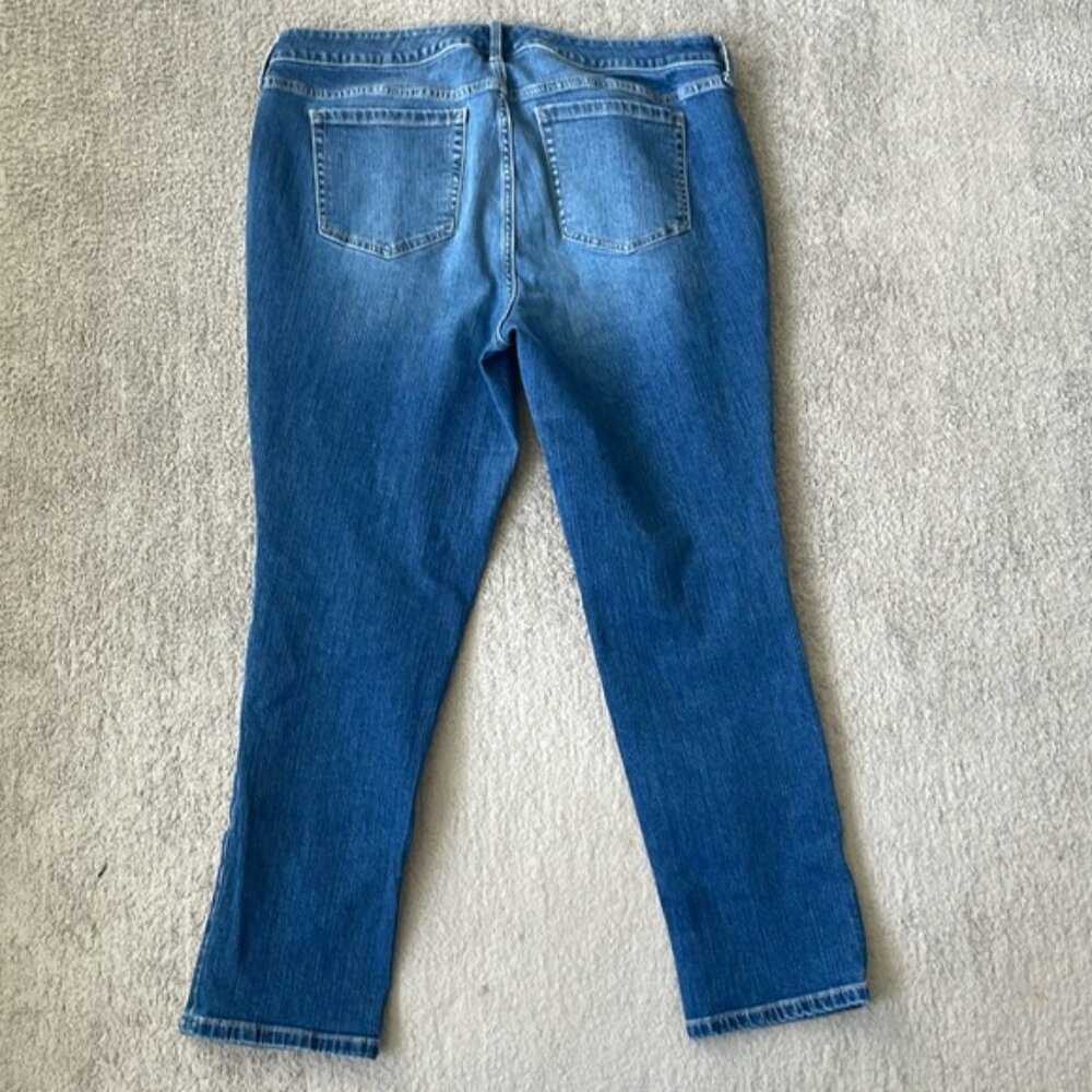 VGC Torrid Boyfriend Straight Jeans - Medium Wash - Size 12S - Picture 2 of 4